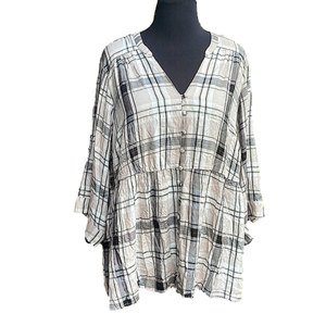 torrid 3/4 length top. Tan, black and gold plaid. Button front. Size 4x torrid 4